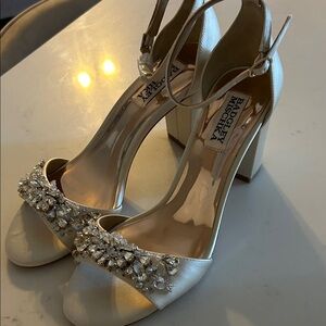 Badgley Mischka Cream Embellished Heels